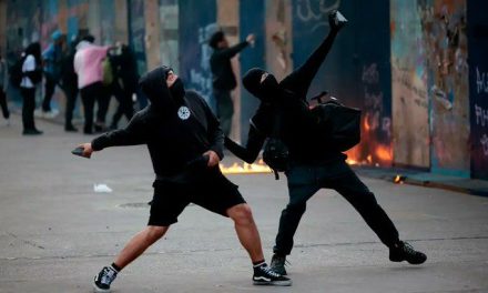Terminan 94 policías lesionados tras la marcha del 2 de octubre