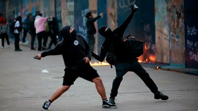 Terminan 94 policías lesionados tras la marcha del 2 de octubre