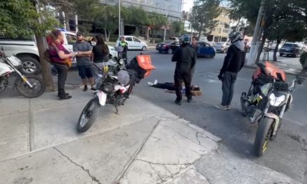 Motociclista resulta lesionado en accidente en bulevar Carranza