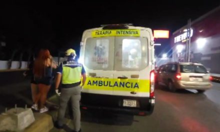 Motociclista lesionado tras choque con taxi en Saltillo
