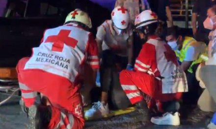 Mujer sufre fractura expuesta tras accidente; responsable huyó del lugar