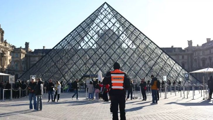 Cae sospechoso clave y ya son siete los detenidos por el robo en Louvre