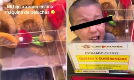 Video: ‘A ver cómo te saco’; niño llora desconsolado al quedarse atrapado en máquina de peluches en Jalisco