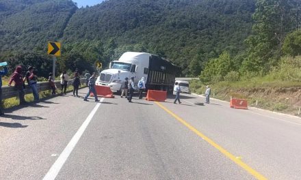 Paro de maestros de la CNTE paraliza vialidades en Oaxaca, Chiapas y Guerrero