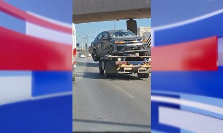 Peligro, grullero al volante en la carretera Monterrey – Saltillo