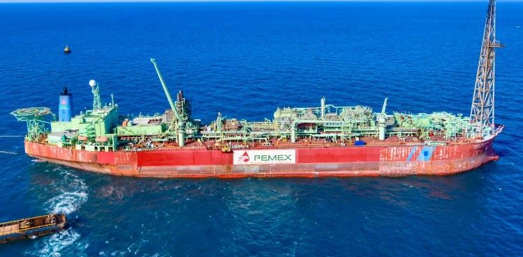 México triplica envío de combustible subsidiado a Cuba; Pemex reporta pérdidas millonarias