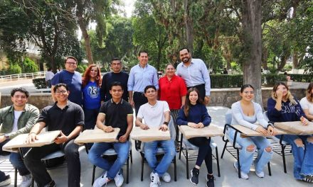 Reciben mobiliario escolar y equipo en el Ateneo y Facultad de Ciencias Químicas