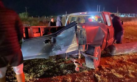Conductora termina en el hospital tras ser embestida al salir de una gasolinera en Ramos Arizpe