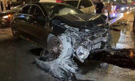 Saltillo: Se pasa el rojo y provoca choque múltiple  en cruce de V Carranza y Colosio