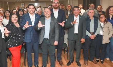 Rinde protesta el director de Mercadotecnia de la UAdeC