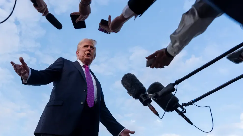 Trump enfrenta demandas millonarias por abusos en redadas migratorias en Estados Unidos