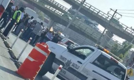 Saltillo: Manifestación de estudiantes de la Universidad Vizcaya paraliza V. Carranza