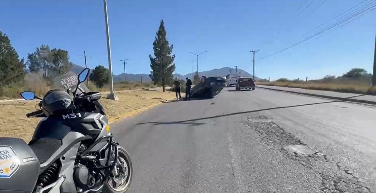 Saltillo: Vuelca en la Calzada Antonio Narro