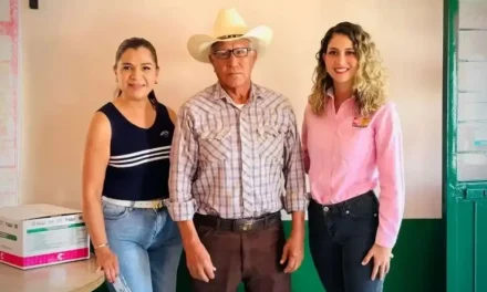 DIF entrega apoyos a adultos mayores con problemas visuales en la Carbonífera