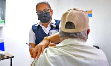 Avanza vacunación por temporada en Sabinas 