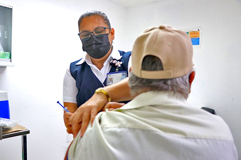 Avanza vacunación por temporada en Sabinas 
