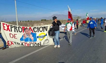 Exobreros de AHMSA planean marchar a la CDMX