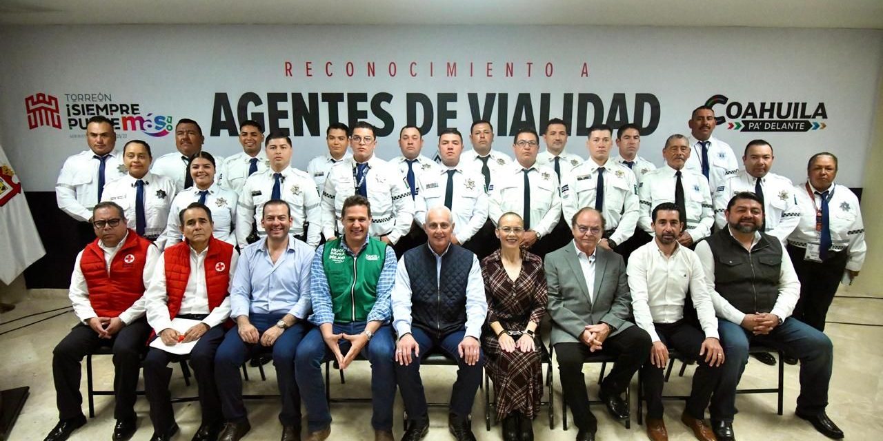 Román Cepeda entrega reconocimientos a agentes de Vialidad