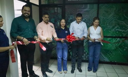 Entrega rector de la UAdeC mobiliario y laboratorios en la Unidad Laguna