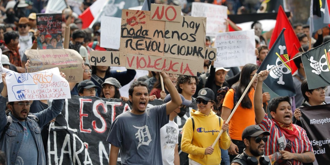 Impiden paso de marcha de Generación Z al Zócalo