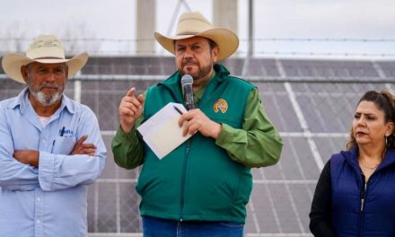 Tomás Gutiérrez lleva mejoras al ejido Las Norias