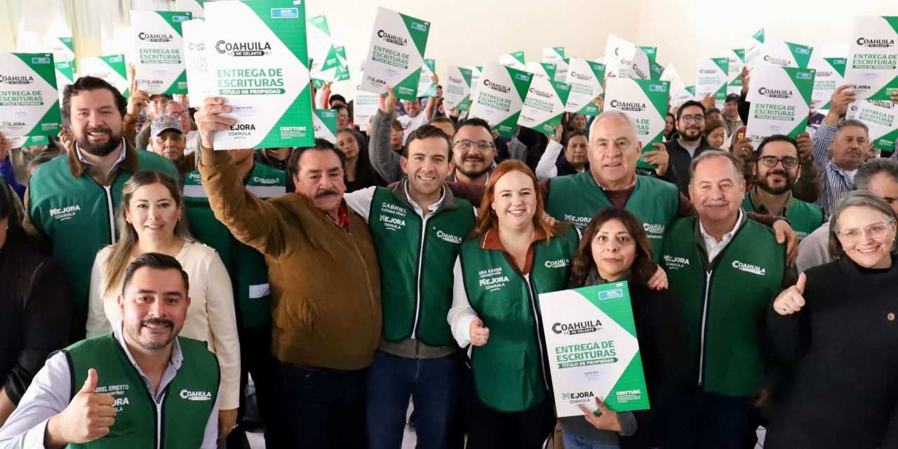 Mejora Coahuila entrega escrituras en Arteaga