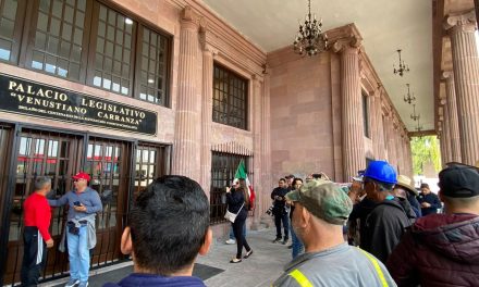 Trabajadores de AHMSA continúan marcha rumbo a la CDMX