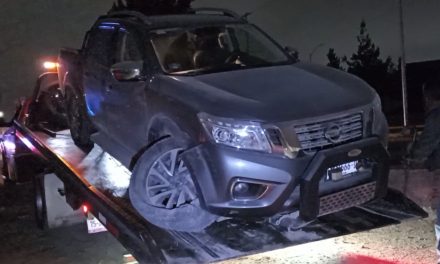 Abandona camioneta tras chocar al norte de Saltillo