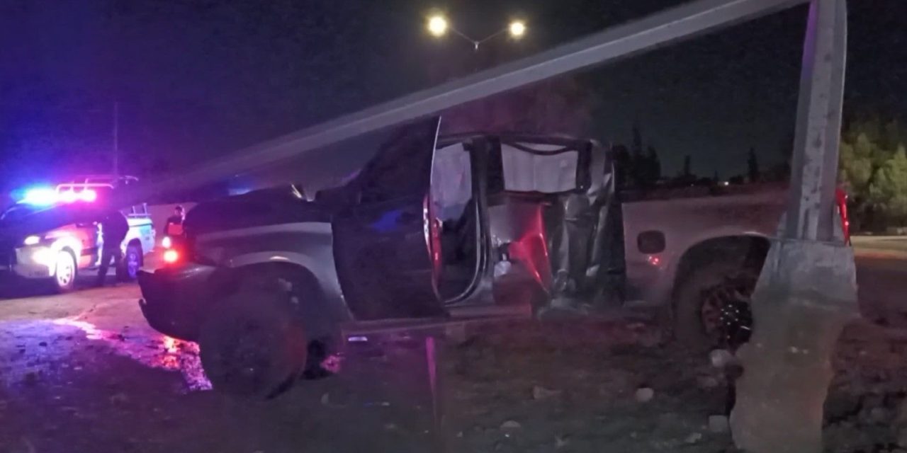 Abandona camioneta tras choque en el sur de Saltillo