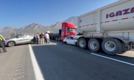 Se registra aparatoso accidente en la carretera Saltillo- Monterrey