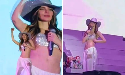 Video: Belinda sufre bochornoso accidente de vestuario en pleno concierto en Querétaro