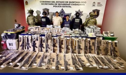 Cae operador del CJNG en Cancún con arsenal, drogas y granadas
