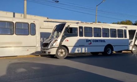 Saltillo: Camiones usados como transporte de personal  invaden calles en la colonia Lourdes
