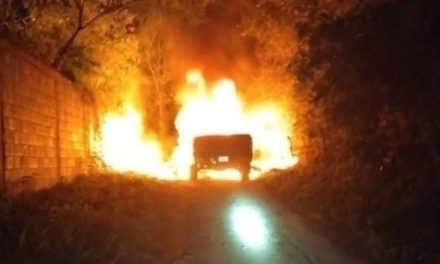 Encuentran un cuerpo calcinado dentro de una camioneta incendiada en Allende, Nuevo León