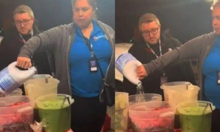 Una inspectora rocían cloro sobre comida de vendedores ambulantes latinos en Denver