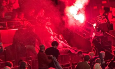 Video: Encienden bengalas durante concierto de la Filarmónica de Israel en París como protesta por el genocidio en Gaza