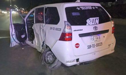Conductor pierde control en una curva en Saltillo