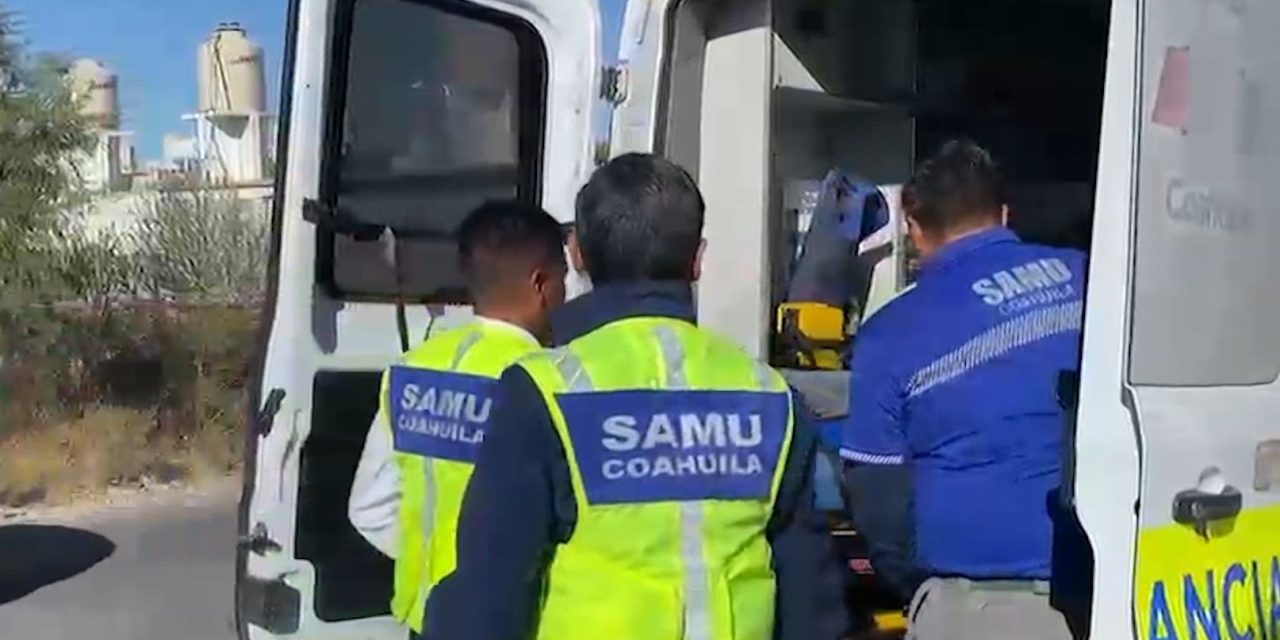 Conductora provoca accidente al no respetar señal de alto