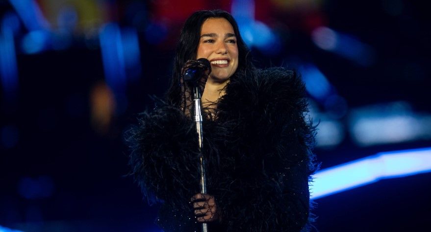 Dua Lipa rinde homenaje a Mon Laferte con un emotivo cover de ‘Tu falta de querer’