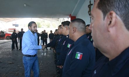 Entrega Carlos Villarreal compresor a los bomberos de Monclova