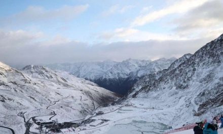 Avalancha deja al menos 15 desaparecidos en montaña de Nepal