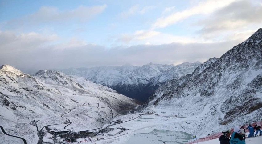 Avalancha deja al menos 15 desaparecidos en montaña de Nepal