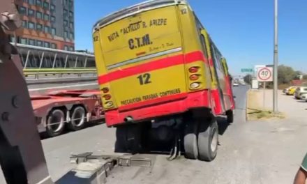 Falla mecánica deja sin eje a un autobús de la ruta Saltillo- Ramos
