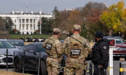 Mueren dos agentes de la Guardia Nacional en tiroteo cerca de la Casa Blanca