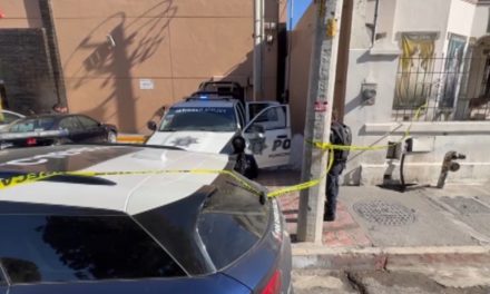 Hombre en situación de calle muere afuera de una farmacia en Saltillo