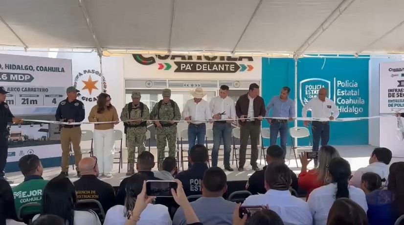 Entrega Manolo Jiménez cuartel de la policía estatal en Hidalgo, Coahuila