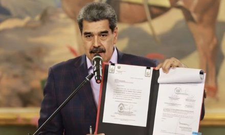 Maduro ordena crear ‘Comandos de Defensa Integral’ y prepara a Venezuela para una ‘lucha armada’