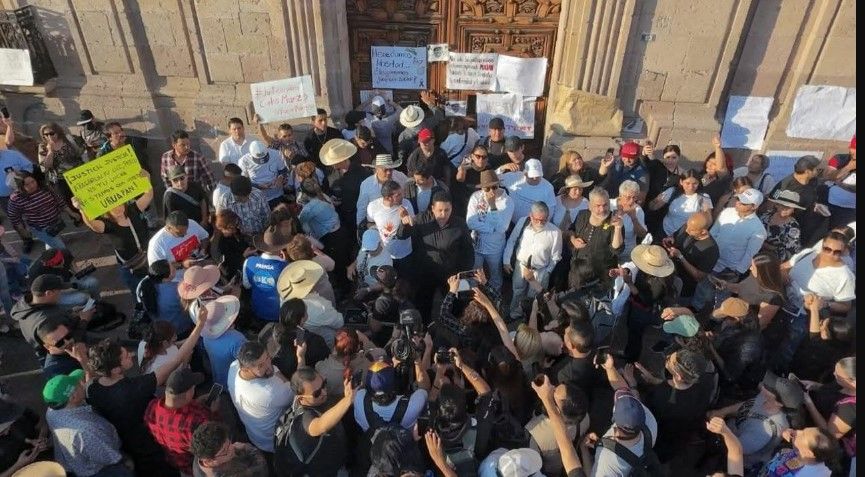 Fiscalía ejerce acción penal contra uno de los detenidos tras disturbios en Palacio de Gobierno de Morelia