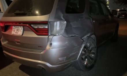 Motociclista sufre fractura expuesta tras ser derribado por una camioneta en Loma Linda