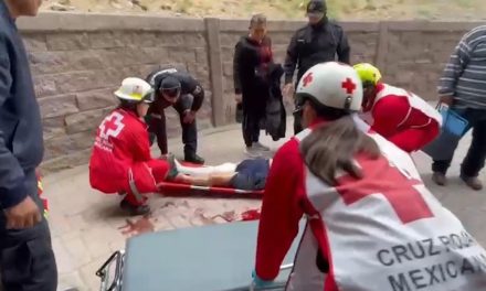 Mujer sufre una fractura expuesta al caer de más de cuatro metros en Saltillo